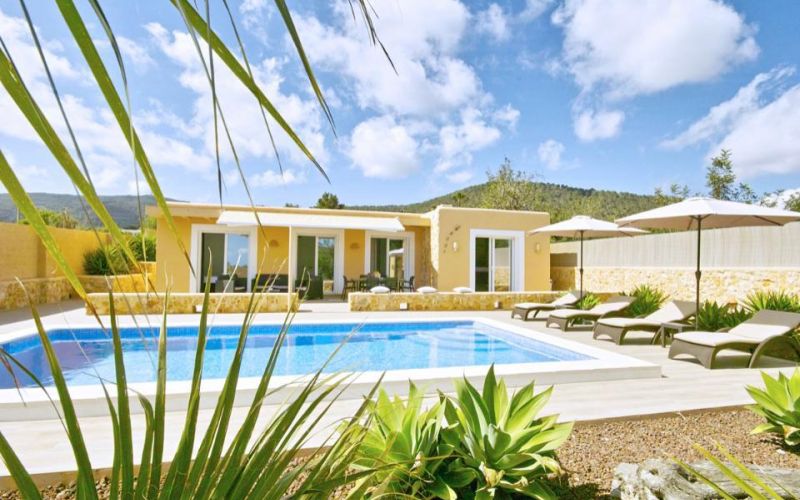 SE ALQUILA CASITA ANUAL EN ES CUBELLS
