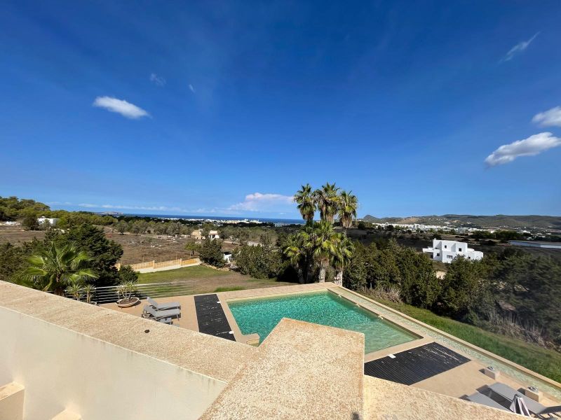 VILLA EXCLUSIVA CON VISTAS AL MAR Y LICENCIA TURÍSTICA