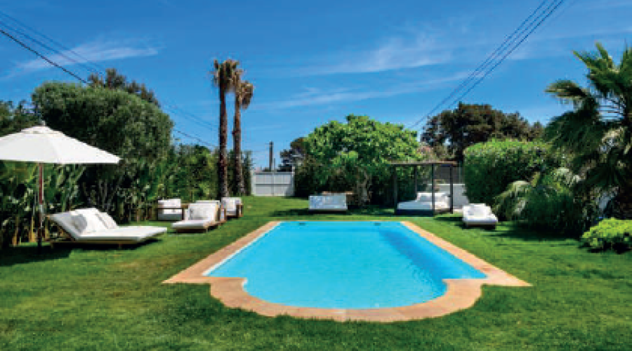 ENCANTADORA VILLA CON ESTUDIO INDEPENDIENTE CALA JONDAL