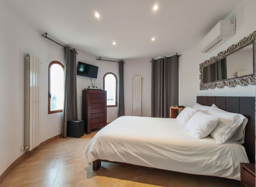 CASA EN CALA DE BOU