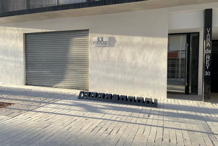 LOCAL EN VENTA EN CALLE VARA DE REY