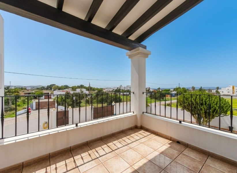 CASA EN CALA DE BOU