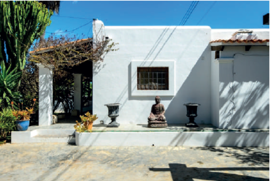 ENCANTADORA VILLA CON ESTUDIO INDEPENDIENTE CALA JONDAL