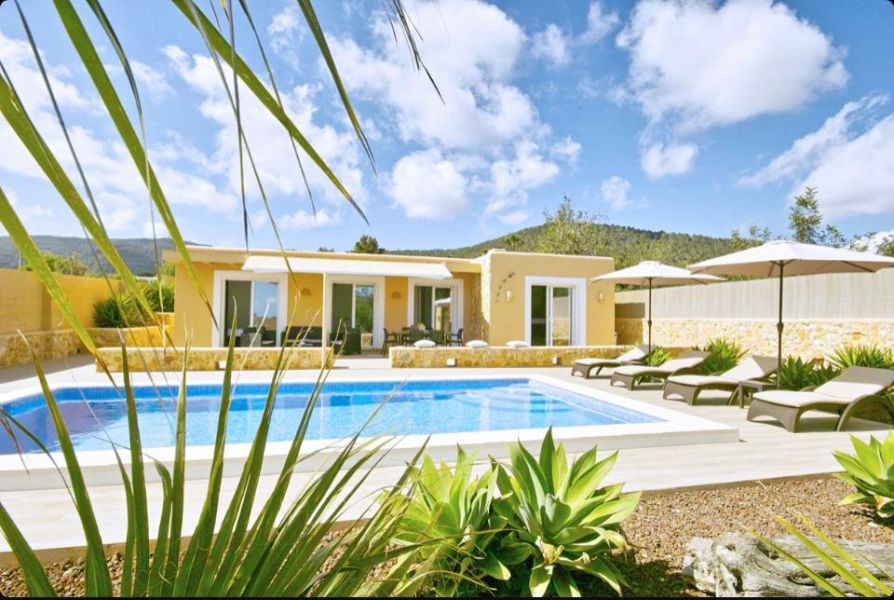 SE ALQUILA CASITA ANUAL EN ES CUBELLS