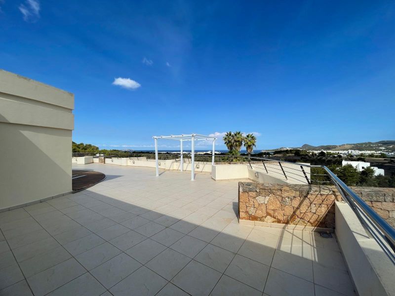 VILLA EXCLUSIVA CON VISTAS AL MAR Y LICENCIA TURÍSTICA