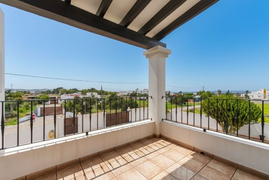 CASA EN CALA DE BOU