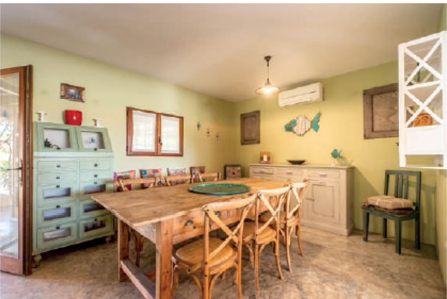 ENCANTADORA VILLA CON ESTUDIO INDEPENDIENTE CALA JONDAL