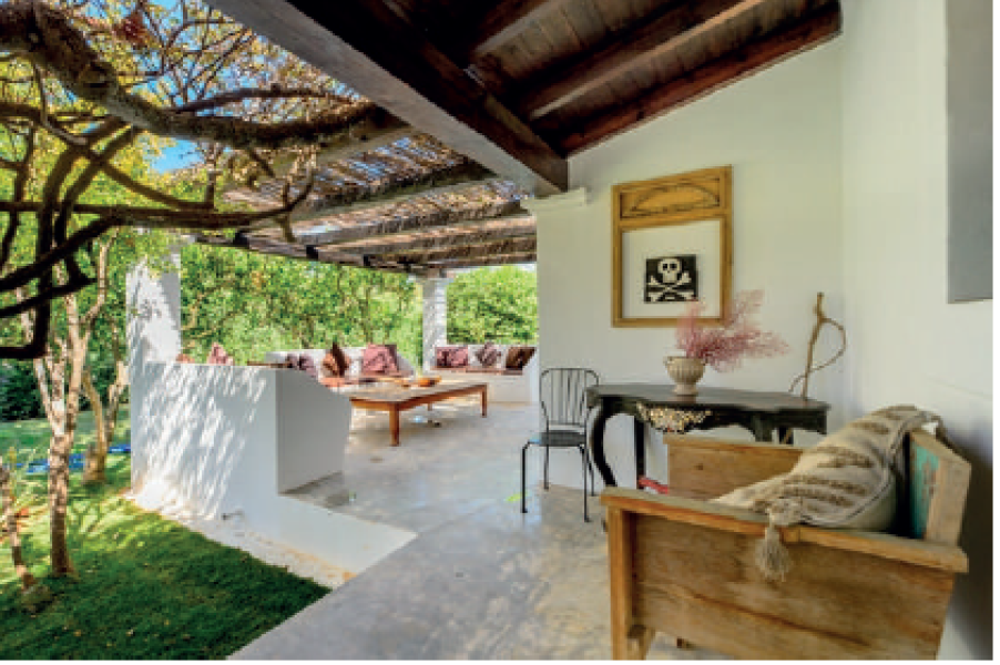 ENCANTADORA VILLA CON ESTUDIO INDEPENDIENTE CALA JONDAL