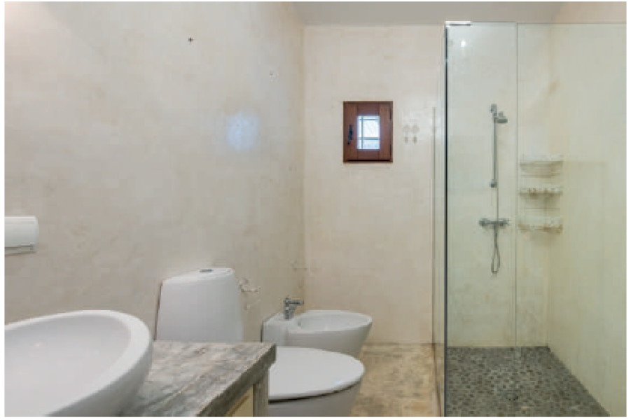 ENCANTADORA VILLA CON ESTUDIO INDEPENDIENTE CALA JONDAL