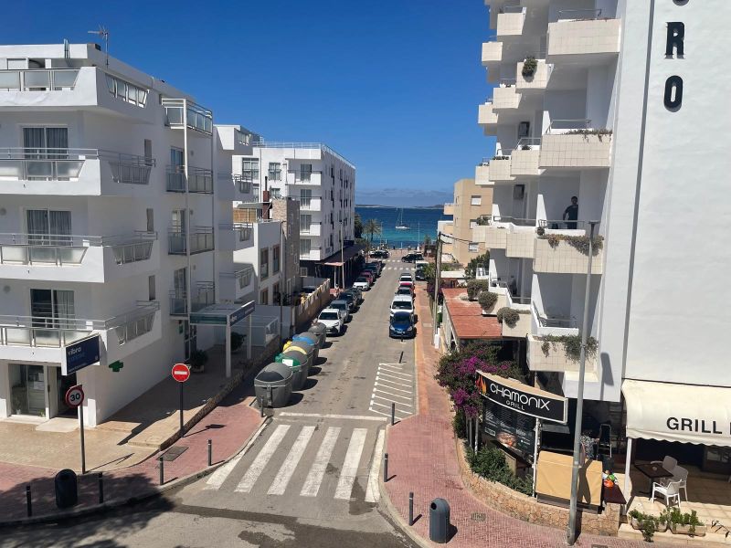 PISO AMPLIO Y LUMINOSO A ESCASOS METROS DE CALO DES MORO