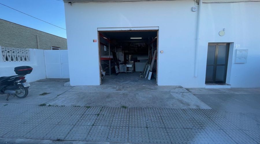 ALMACEN EN SES PAISES AMPLIO Y FUNCIONAL