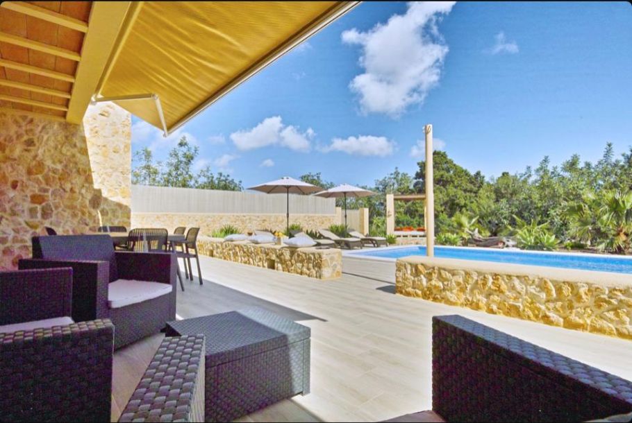 SE ALQUILA CASITA ANUAL EN ES CUBELLS