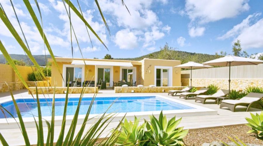 SE ALQUILA CASITA ANUAL EN ES CUBELLS