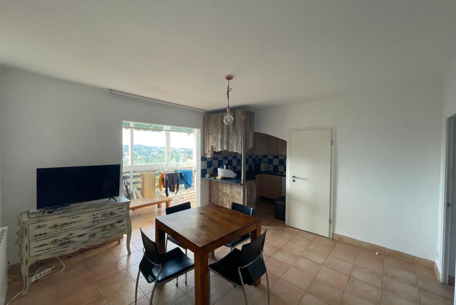 PISO LUMINOSO Y FUNCIONAL EN ZONA TRANQUILA DE SA SERRA SAN ANTONIO