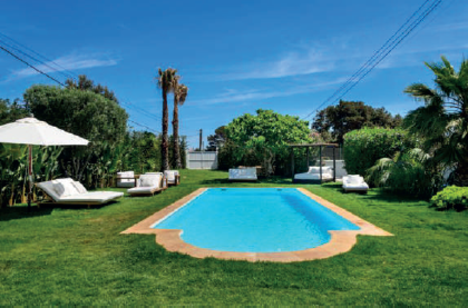 ENCANTADORA VILLA CON ESTUDIO INDEPENDIENTE CALA JONDAL
