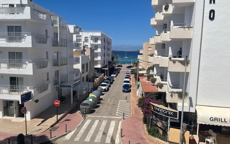 PISO AMPLIO Y LUMINOSO A ESCASOS METROS DE CALO DES MORO