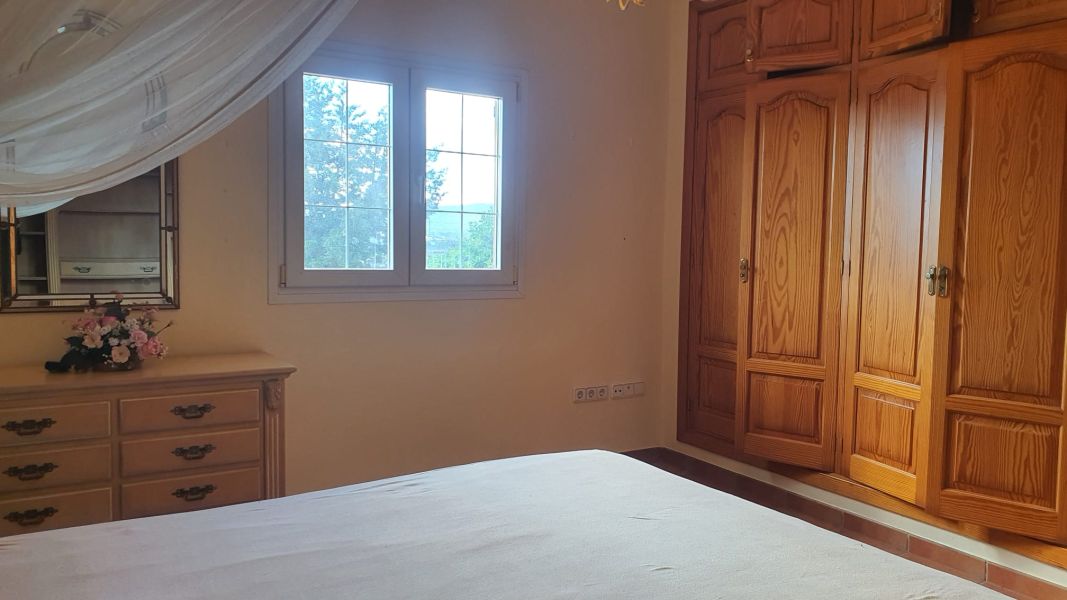 CASA CON TERRENO EN SA VORERA