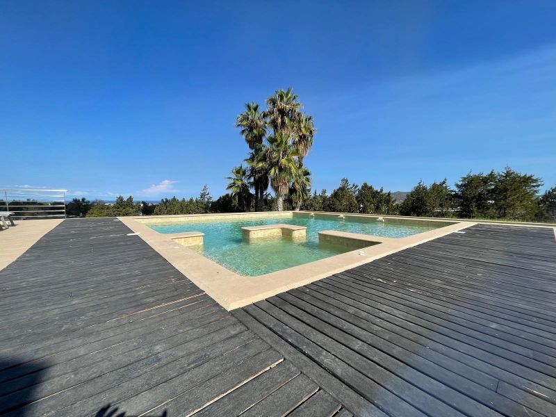VILLA EXCLUSIVA CON VISTAS AL MAR Y LICENCIA TURÍSTICA