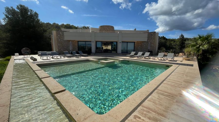 VILLA EXCLUSIVA CON VISTAS AL MAR Y LICENCIA TURÍSTICA