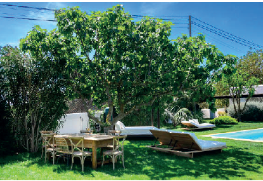 ENCANTADORA VILLA CON ESTUDIO INDEPENDIENTE CALA JONDAL