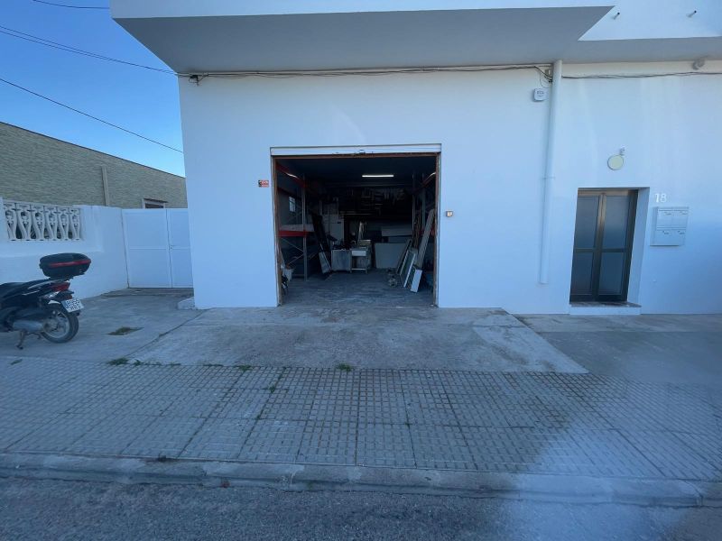 ALMACEN EN SES PAISES AMPLIO Y FUNCIONAL