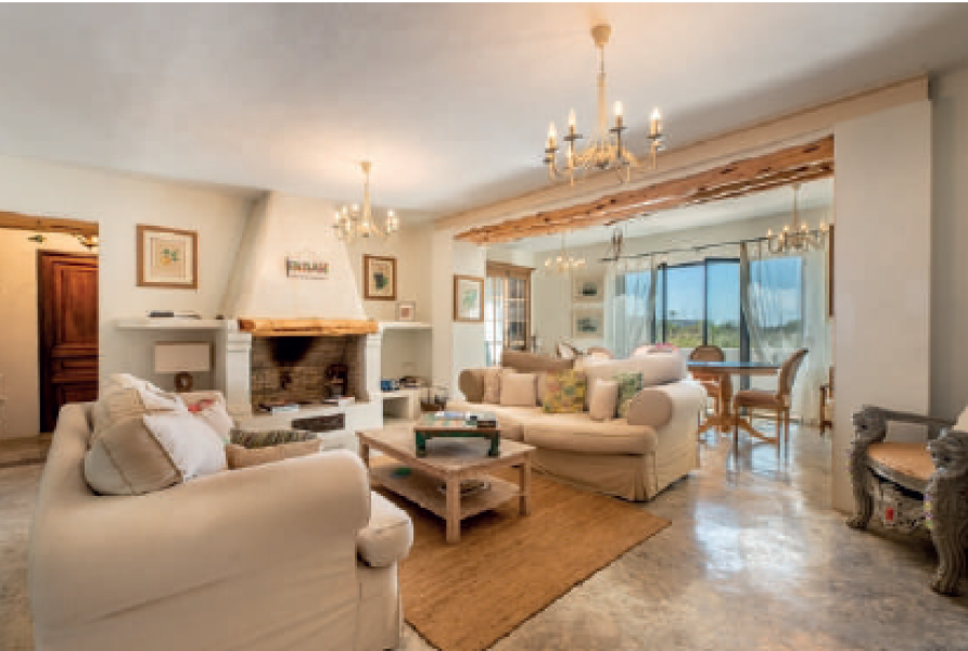 ENCANTADORA VILLA CON ESTUDIO INDEPENDIENTE CALA JONDAL