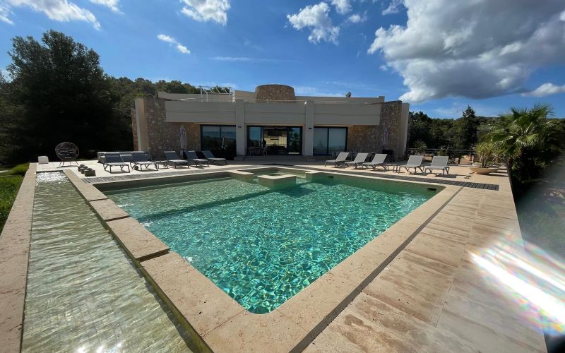VILLA EXCLUSIVA CON VISTAS AL MAR Y LICENCIA TURÍSTICA