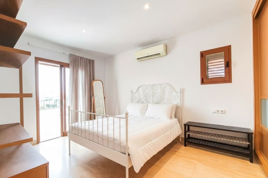 CASA EN CALA DE BOU