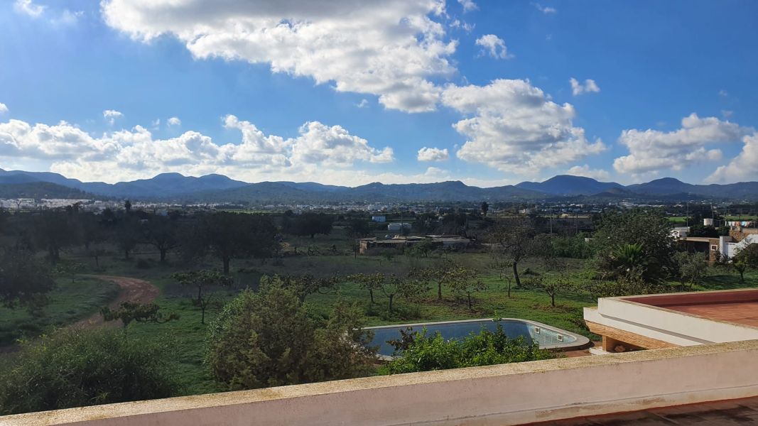 CASA CON TERRENO EN SA VORERA