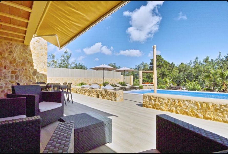SE ALQUILA CASITA ANUAL EN ES CUBELLS