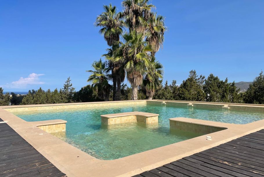 VILLA EXCLUSIVA CON VISTAS AL MAR Y LICENCIA TURÍSTICA