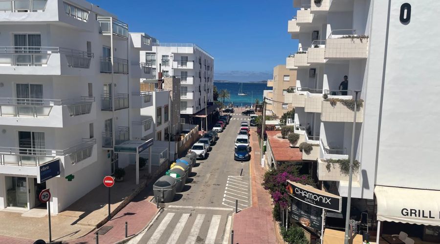 PISO AMPLIO Y LUMINOSO A ESCASOS METROS DE CALO DES MORO
